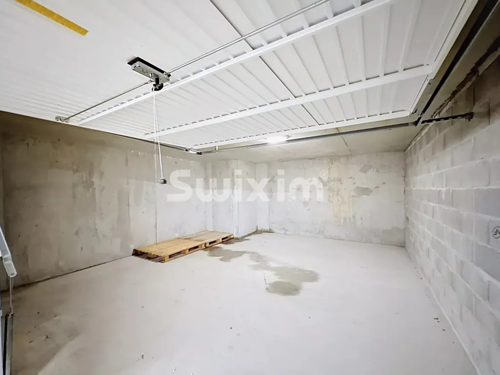 Garage - 3-Room Apartment with Balcony in Ferney-Voltaire