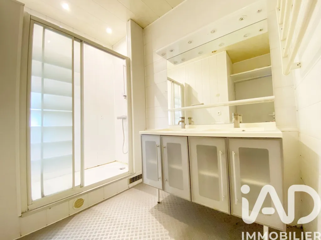 Bathrooms - City House with Garage in Carpentras