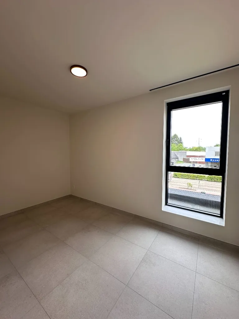 Pièces - Nouvelle Construction avec 3 Chambres à Mol