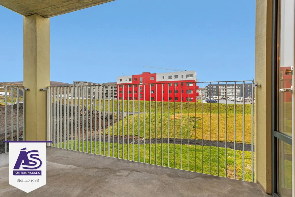 Balcone - New 2-4 Bed Apartments with Elevator in Skarðshlíð