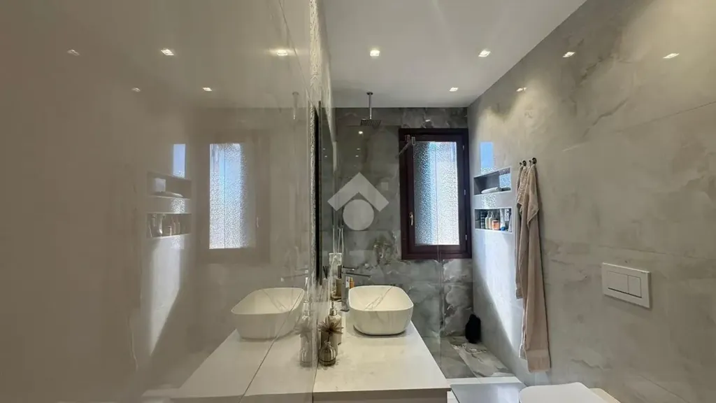Vannitoad - Modernised Apartment with Balcony in Campegine