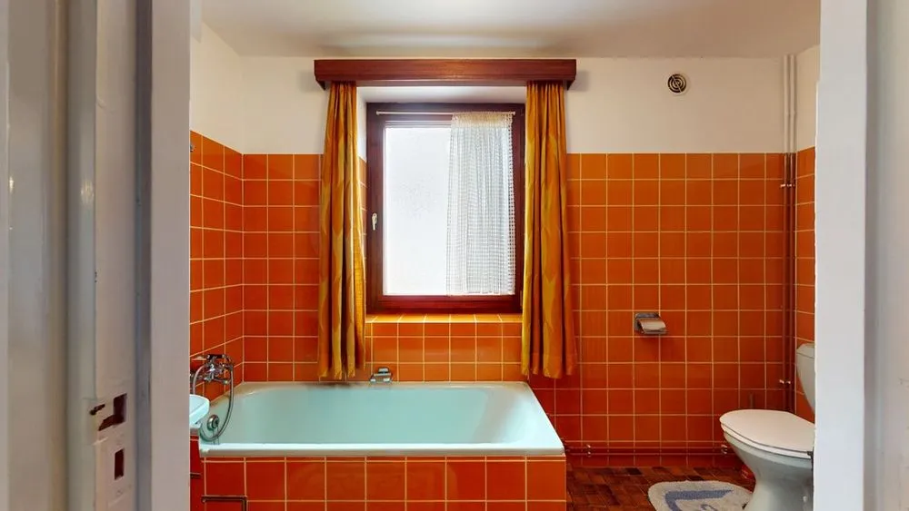 Bathrooms - Terraced House with Waterfront Setting in Margraten