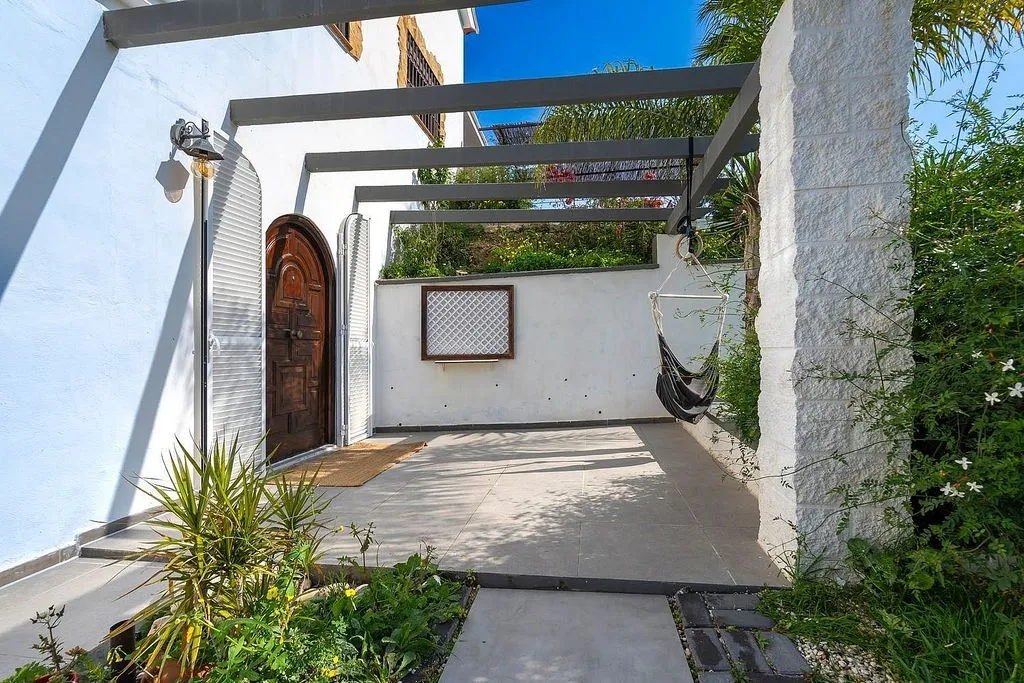 Giardino - Villa with Mountain Views in Coín