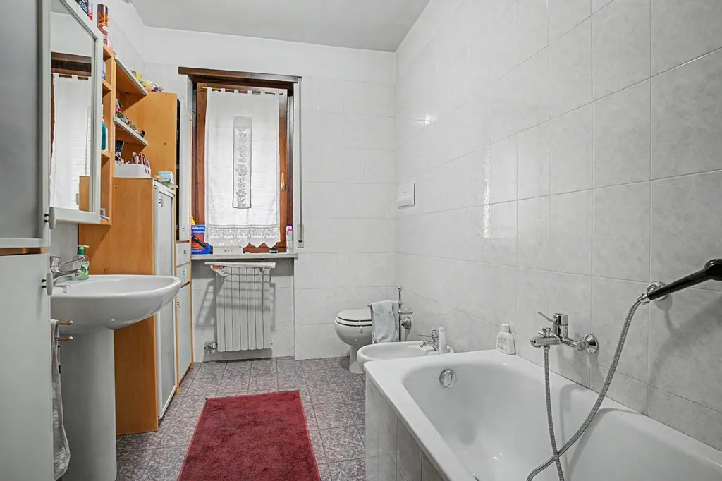 Salles de bain - Two-Level Apartment with Garden in Verona