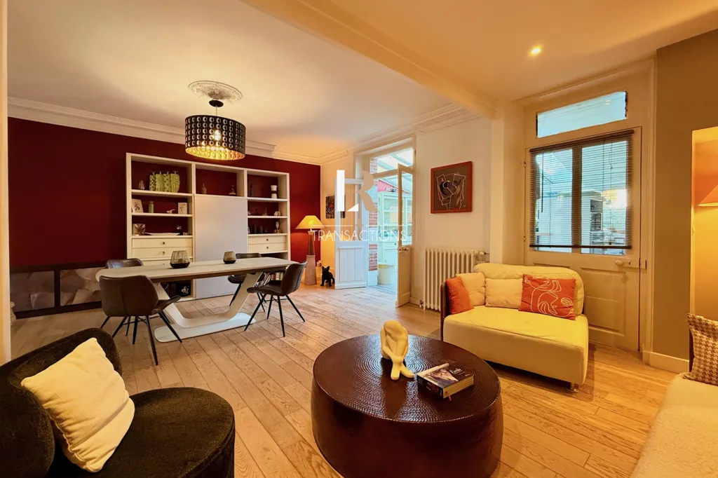 Character House with Jacuzzi in La Rochelle