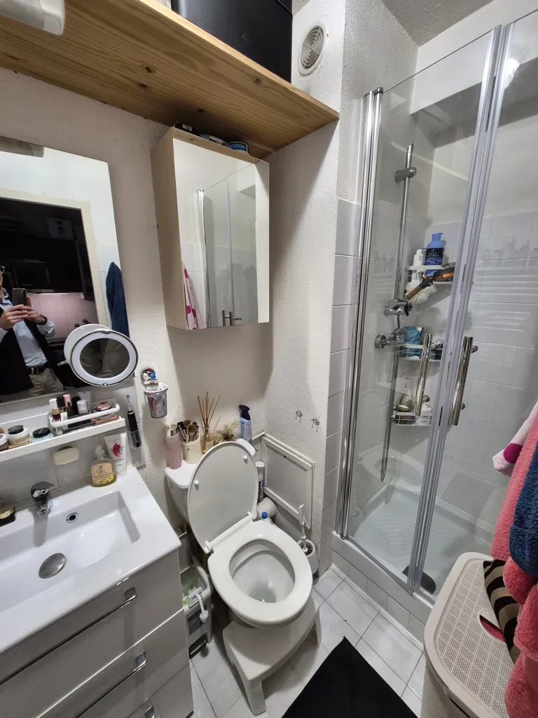 Salles de bain - Studio avec Balcon et Garage Possible à Marseille Timone