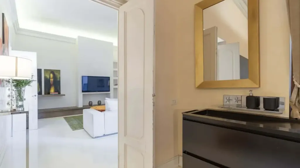 Hallway - Renaissance-Style Apartment with Terrace in Florence