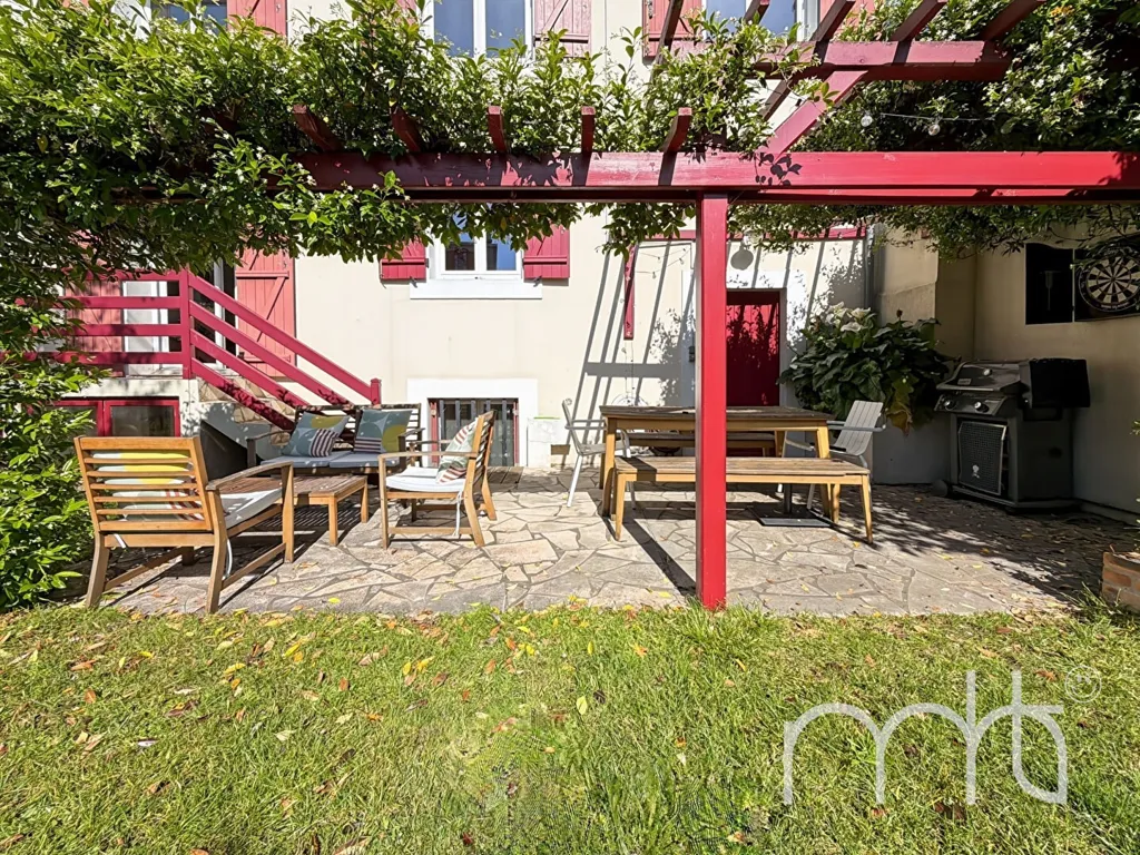 Terrasse - Maison Traversante avec Jardin à Asnières-sur-Seine