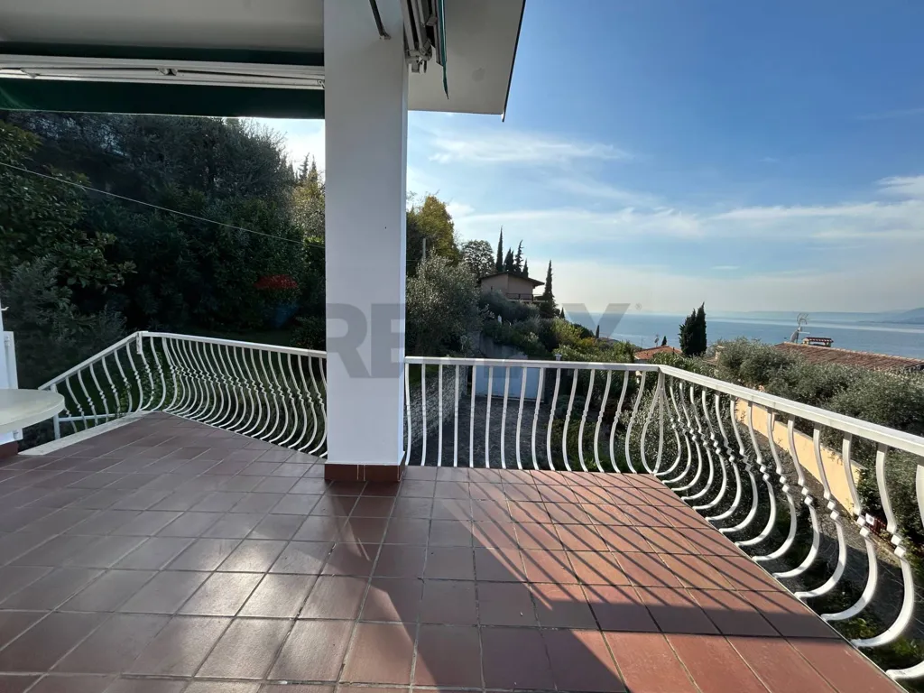 Terrazza - Villa with Panoramic Lake View in Brenzone