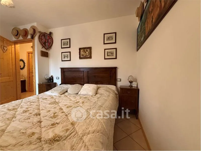 Camere da letto - Appartamento con vista montagna a Commezzadura