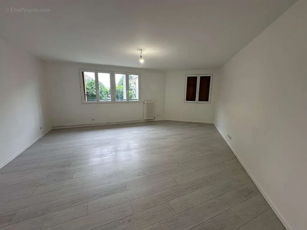 Rooms - City Centre Flat with Lift in Noisy-le-Sec