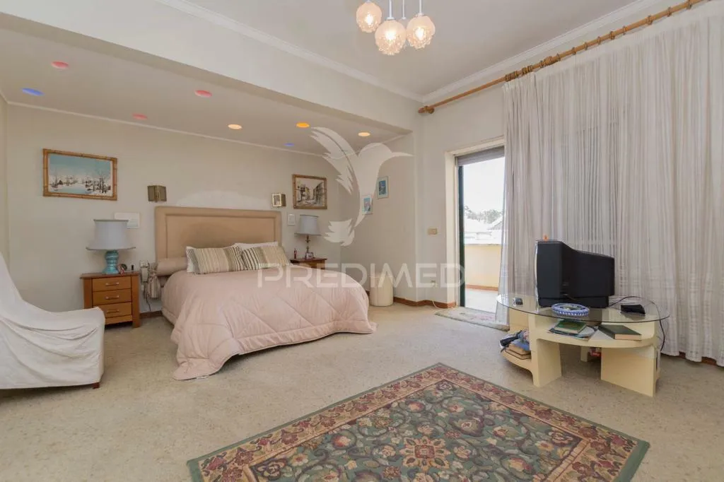 Magamistoad - Classical 1970s House with Pool Space in Belverde