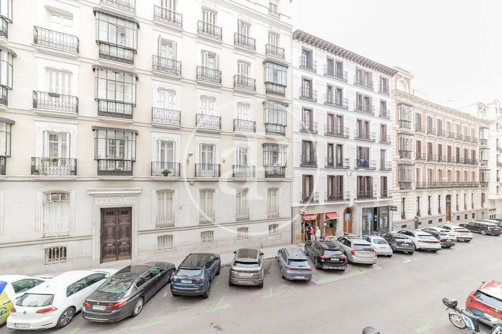 Exterior - Luxury Apartment with Classic Façade in Madrid