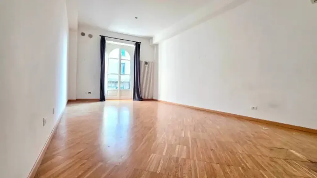 Pièces - Modernised Studio with Balcony in Milan