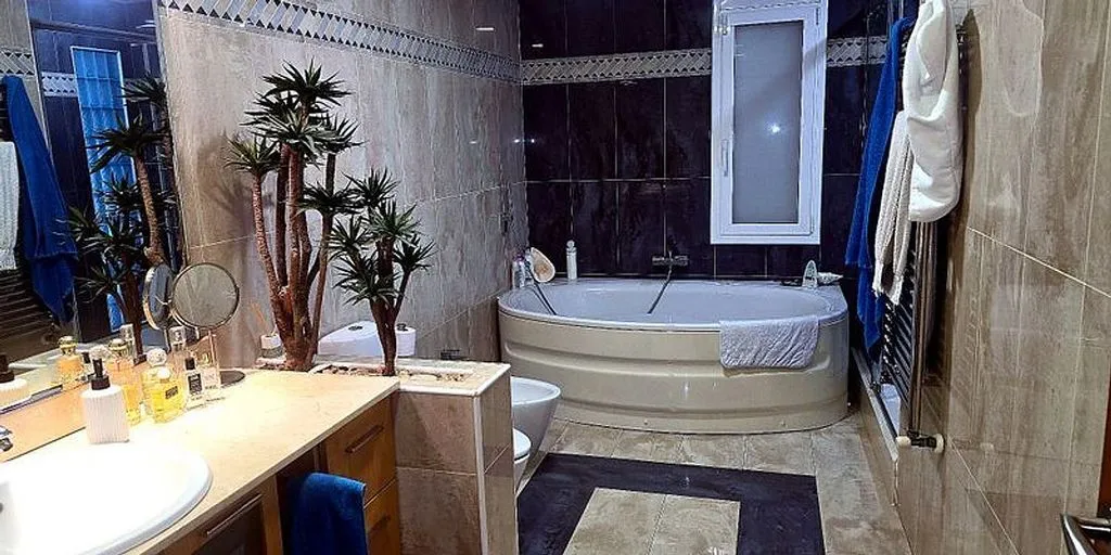 Salles de bain - Luxury Detached House with Wellness Features in Sabadell