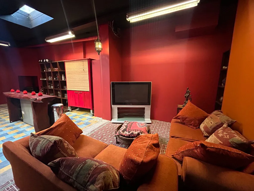 Toad - Commercial Space with High Visibility in Oostende