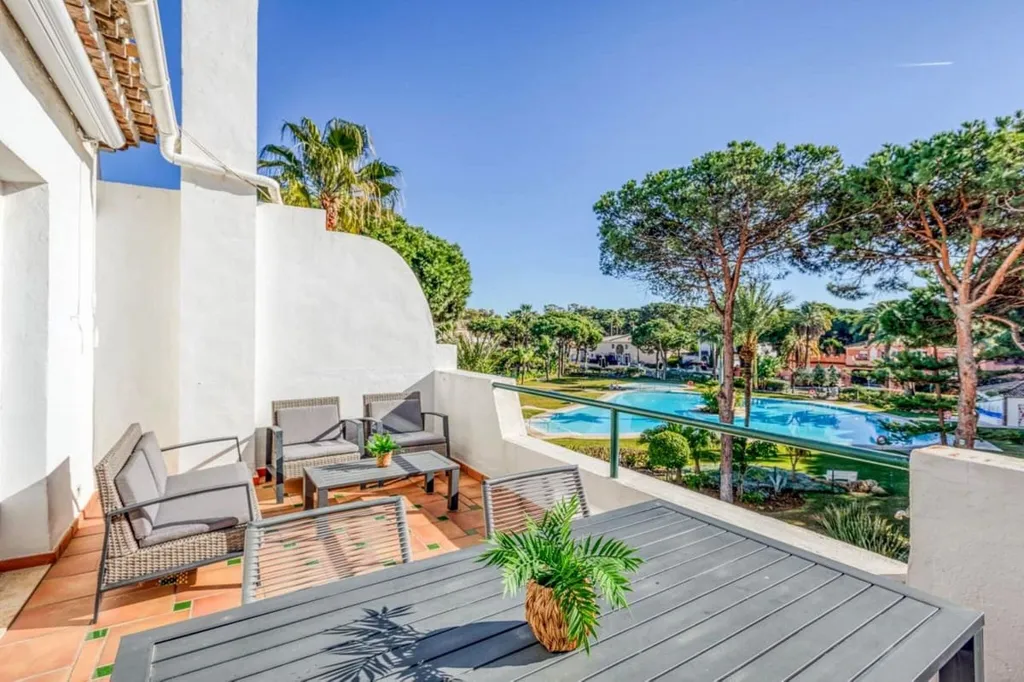 Terrass - Penthouse with Pool View in Estepona