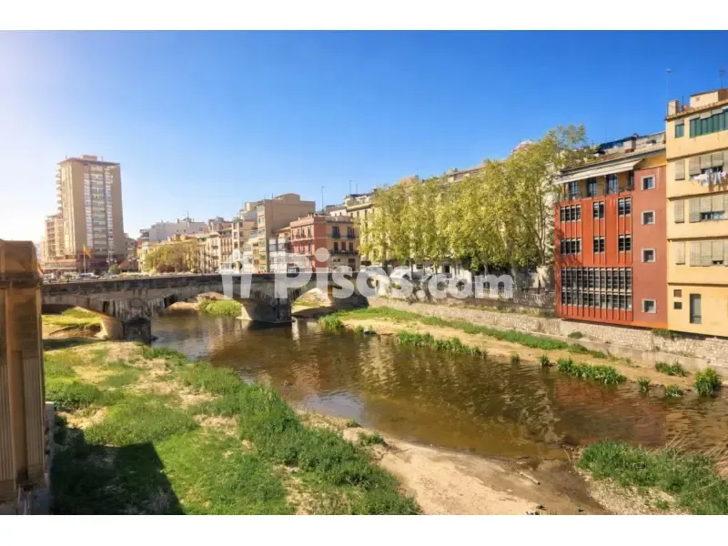 Apartment with Balcony and River View in Girona