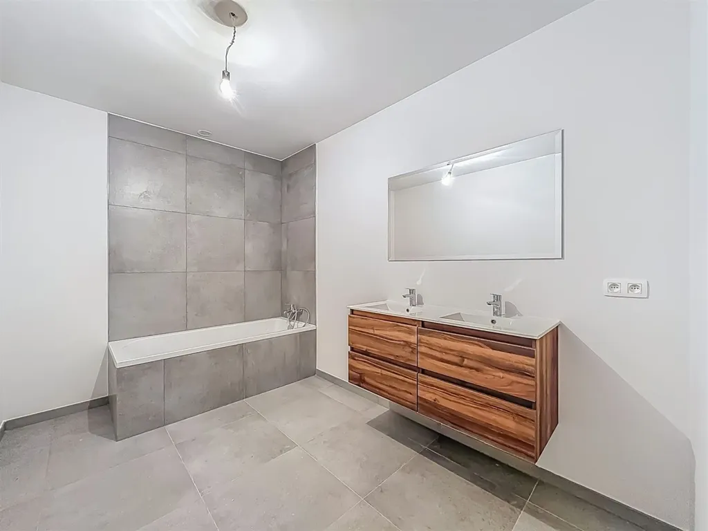 Bathrooms - 3-Faced House with Terrace in Cle sur l'Heure