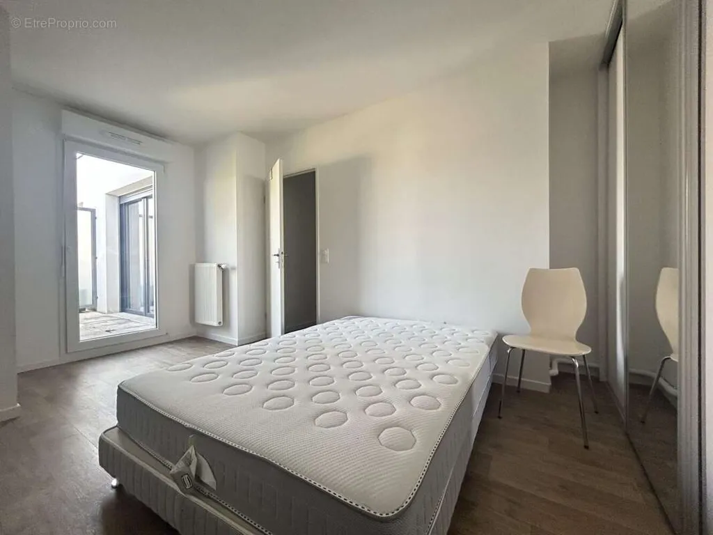 Camere da letto - 2-Bed Apartment with Balcony in Bois-D'Arcy