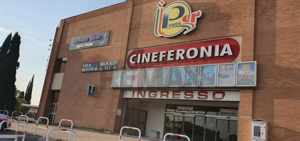 Exterior - Retail Unit with Vitrines in Fiano Romano