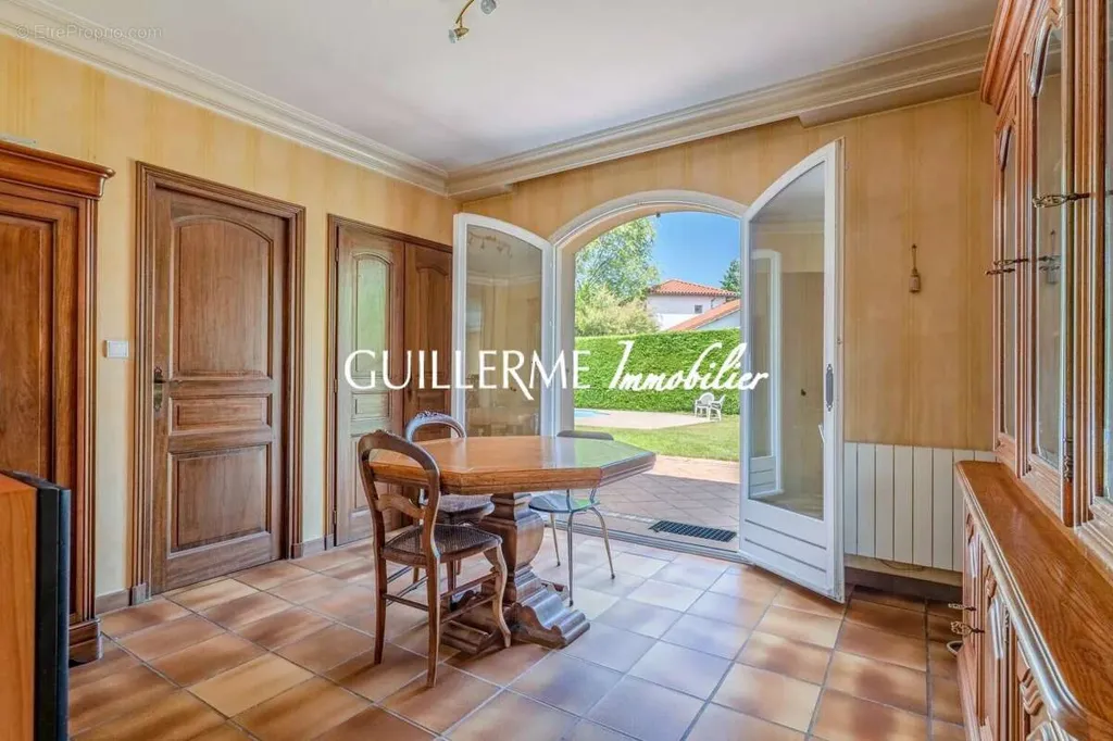 Salle à manger - Maison de Caractère avec Piscine à Dardilly