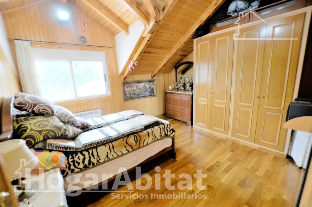 Chambres - Semi-New Chalet with Terrace in Monserrat