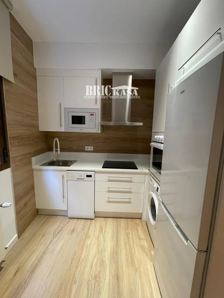 Kitchen - Furnished Flat with Air Conditioning in Cáceres