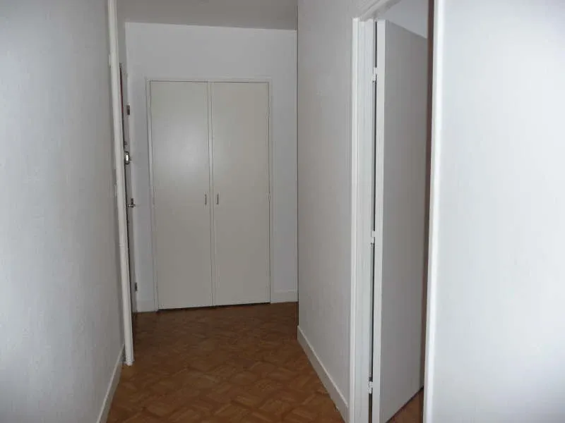 Entrée - Appartement 2 Pièces avec Balcon à Caen
