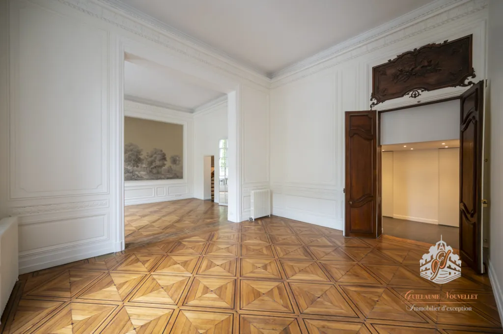 Séjour - Appartement Luxueux avec Parquet Versailles à Paris