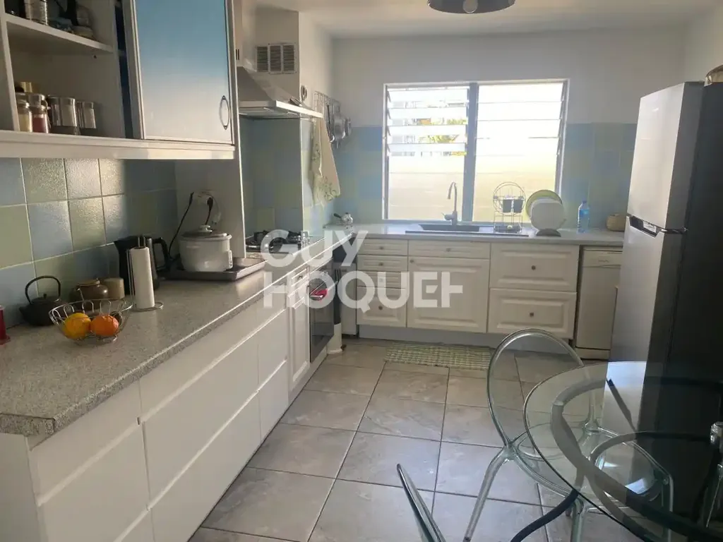 Cucina - 3-Bedroom Apartment with Parking in Sainte-Clotilde