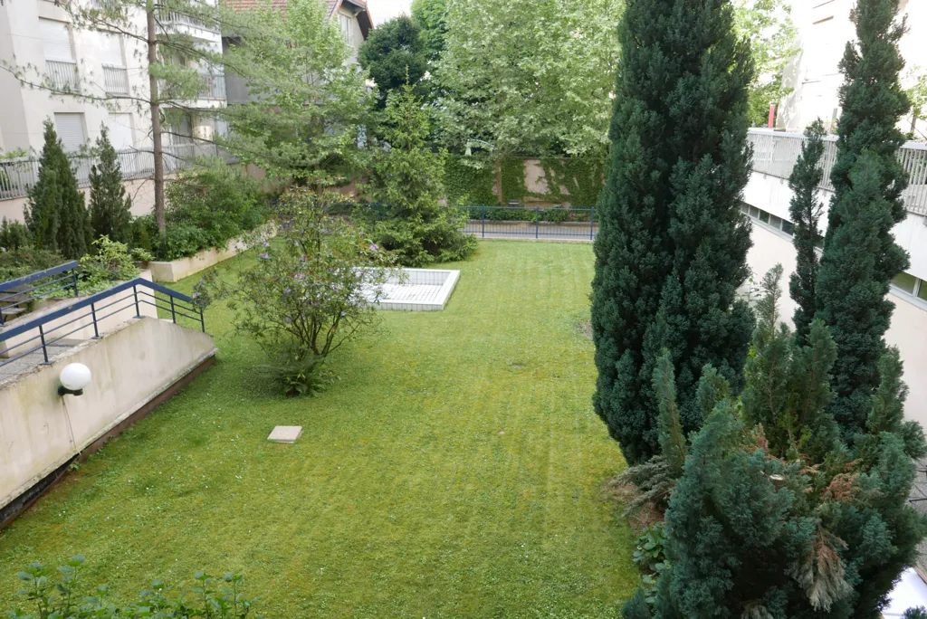 Jardin - Appartement 2 Pièces avec Balcon à Suresnes