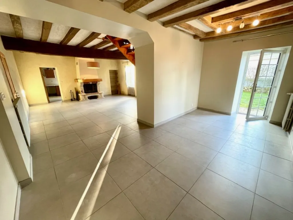 Séjour - Maison Ancienne avec Dépendances à La Meignanne