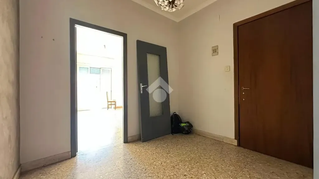 Esik - Bright Apartment with Balconies in Catania