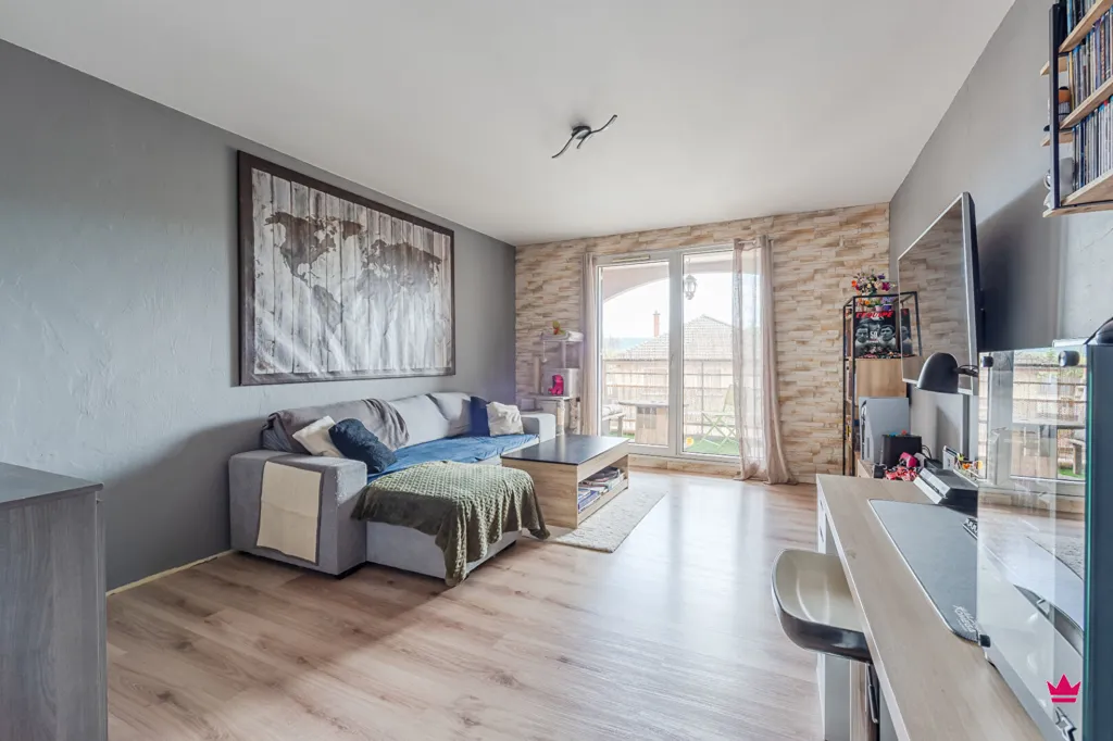 Elutuba - 2-Bedroom Flat with Terrace in Loyettes