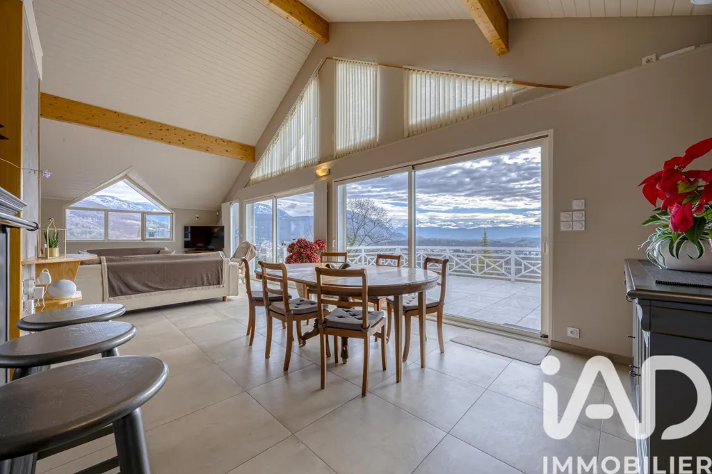 Söögituba - Villa with Mountain View in Bassens