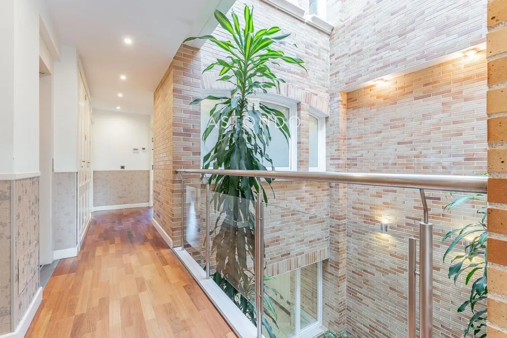 Entrée - Luxury Townhouse with Pool in Madrid
