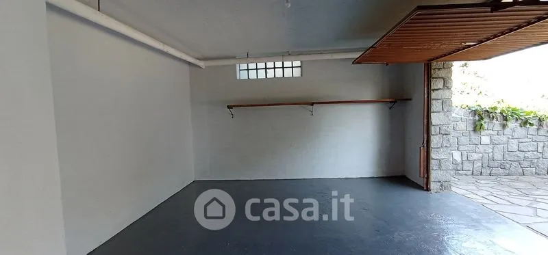 Garage - Panoramic Villa Apartment with Garden in Roppolo