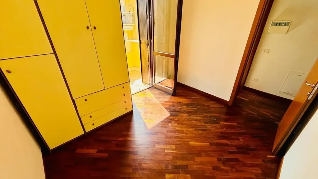 Pièces - Three-Bedroom Apartment with Terraces in Monza