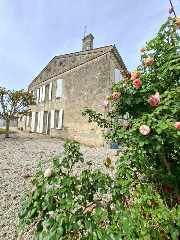 Exterior - Master House with Pool in Saint-Estèphe