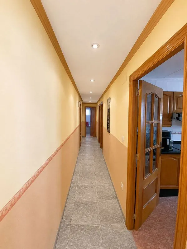 Hallway - 3-Bedroom Flat with Balcony in Alzira