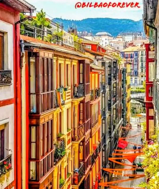 Reformed Flat with Balcony in Bilbao's Old Town