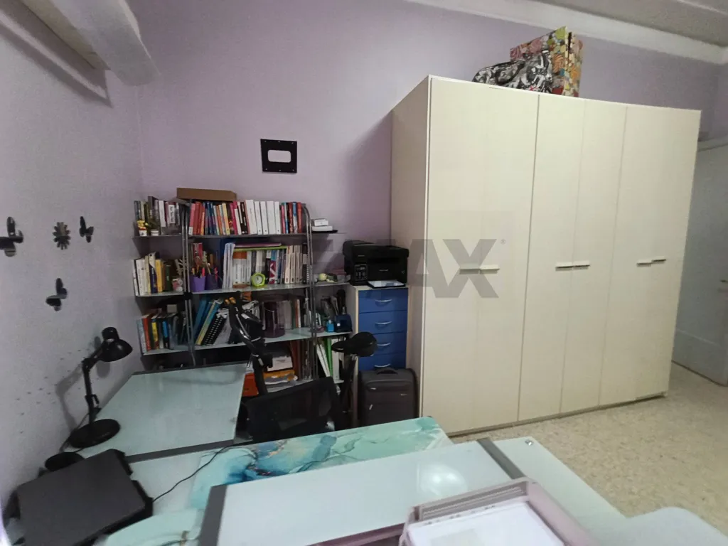 Bureau - Apartment with Balcony in Catania Centre