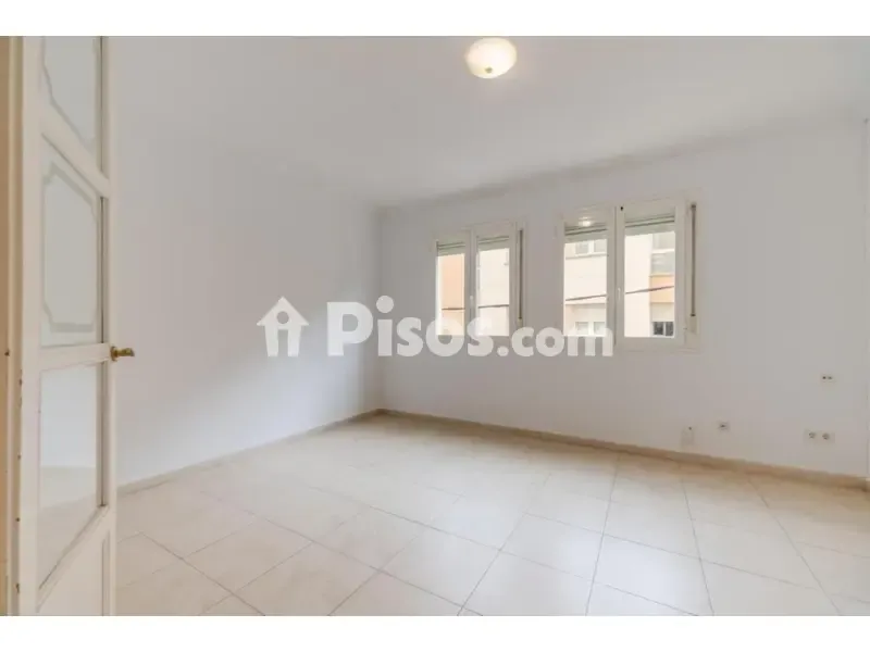 Toad - Spacious Apartment with Modern Kitchen in Girona