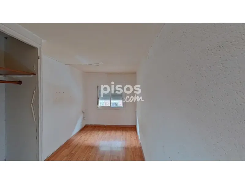 Stanze - Three-Bedroom Flat in Ripollet Centre