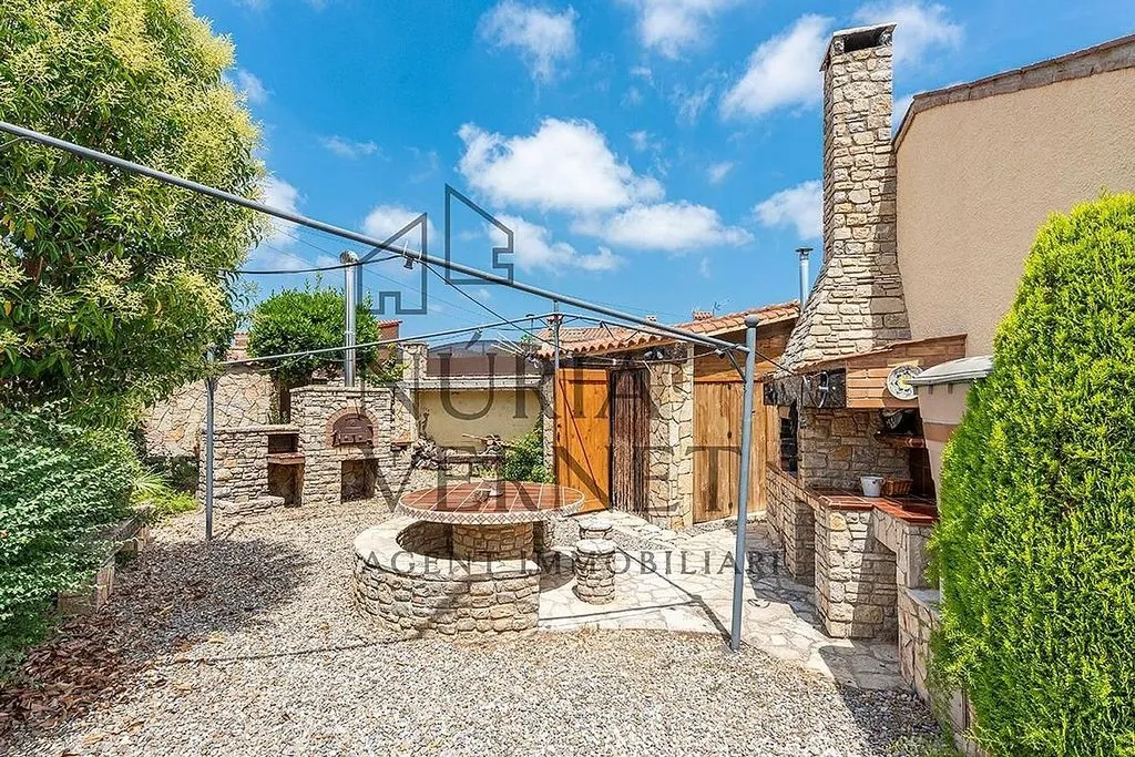 Aed - Chalet with Pool and Terrace in Botarell