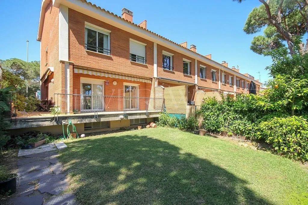 Jardin - Terraced House with Pool in Gavà Mar