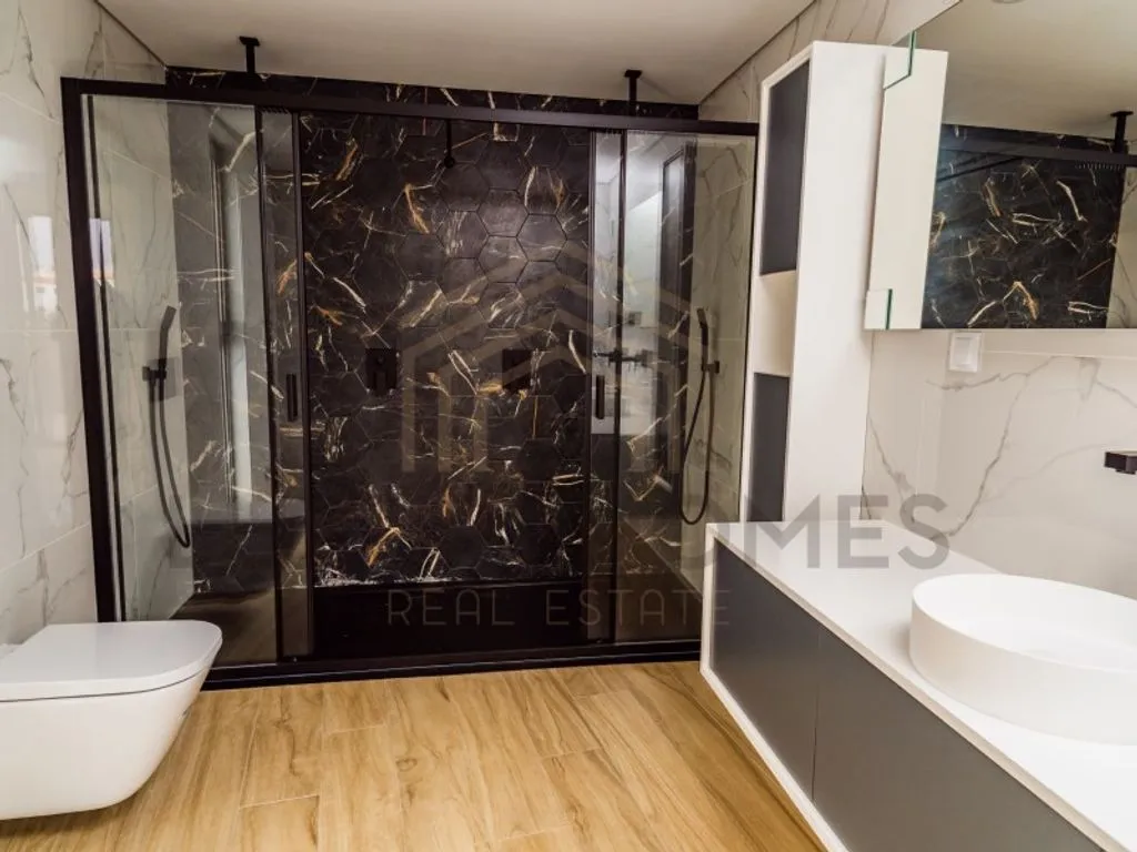 Salles de bain - Luxury Duplex with Terrace in Almancil