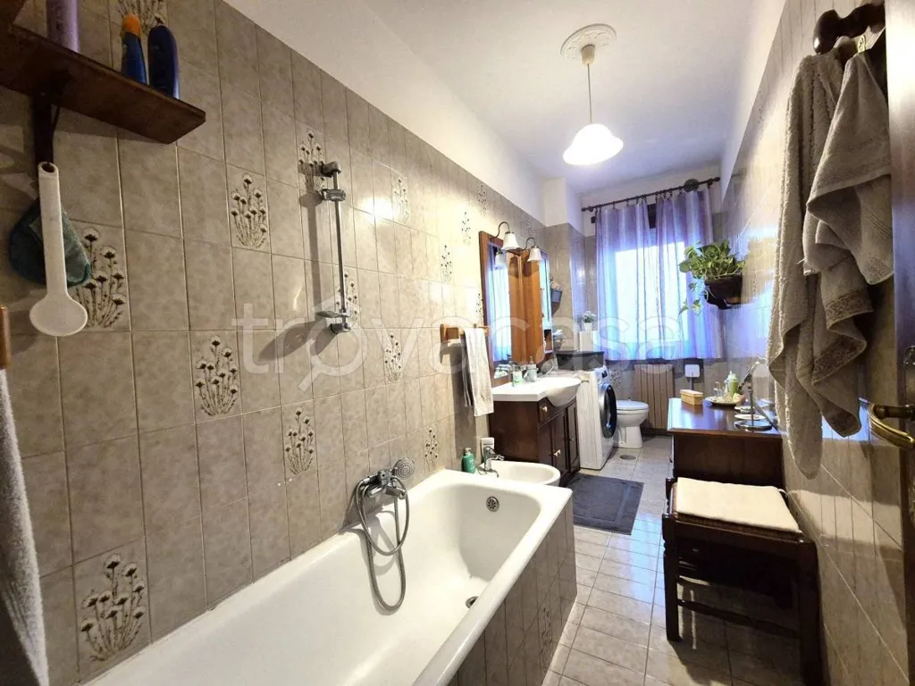 Salles de bain - Two-Storey Apartment with Balcony in Vinovo