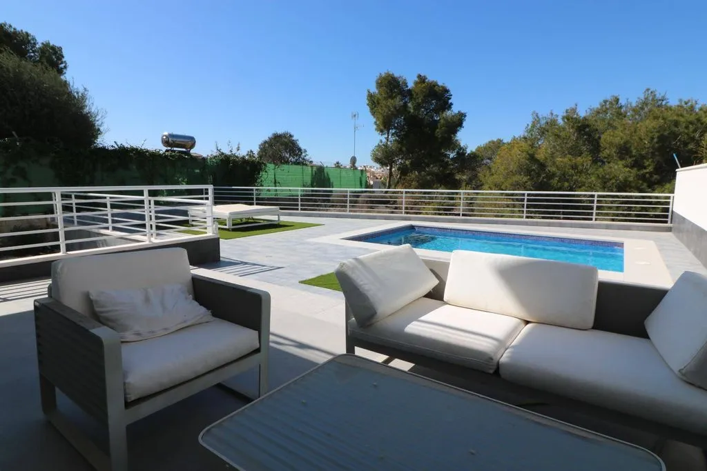 Piscine - Contemporary Villa with Pool in Los Balcones, Torrevieja
